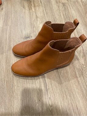 Madewell Tan Chelsea Ankle Boots - Sleek Leather Slip-On